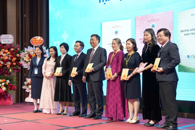 Chăm sóc toàn diện người cao tuổi trong bối cảnh già hóa dân số