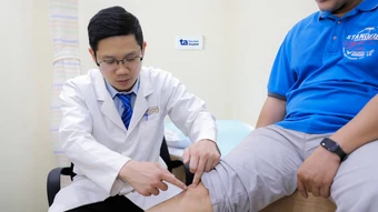 Chân vòng kiềng làm tăng nguy cơ thoái hóa khớp - Báo TinVina