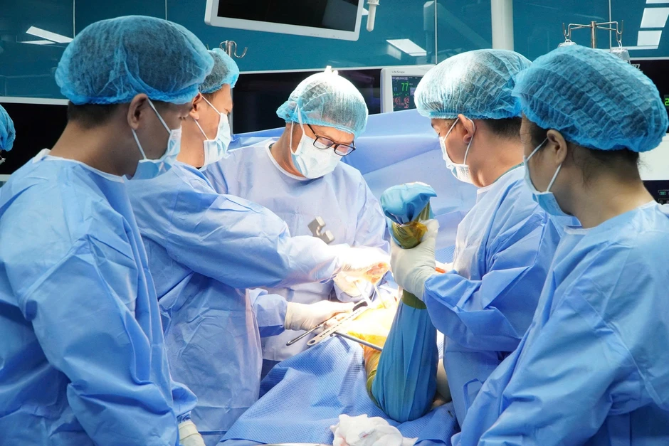 Chàng trai 18 tuổi tỉnh táo lúc tai nạn, nhưng hôm sau đột ngột nguy kịch Chàng trai 18 tuổi tỉnh táo lúc tai nạn, nhưng hôm sau đột ngột nguy kịch