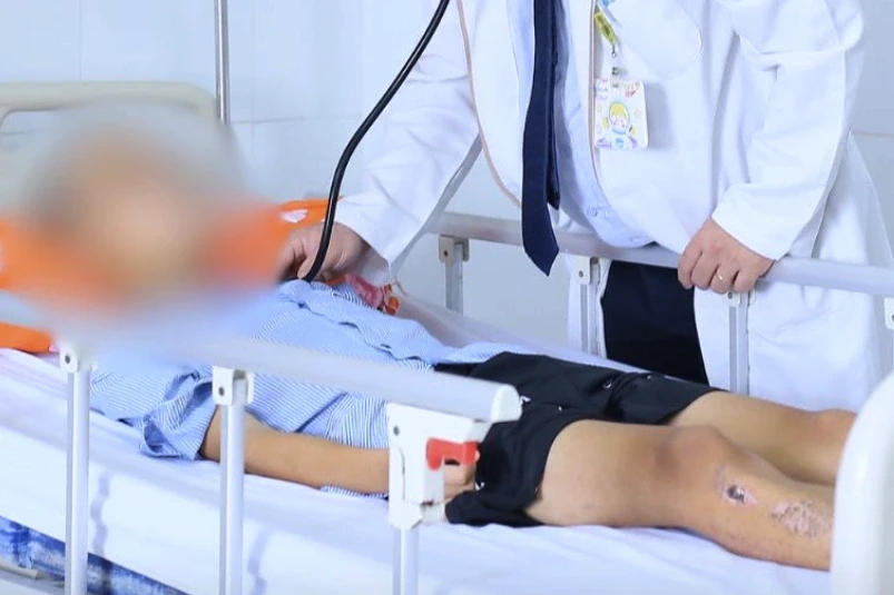 Chàng trai 18 tuổi tỉnh táo lúc tai nạn, nhưng hôm sau đột ngột nguy kịch Chàng trai 18 tuổi tỉnh táo lúc tai nạn, nhưng hôm sau đột ngột nguy kịch