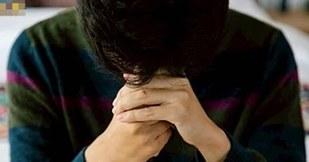 Chàng trai 23 tuổi chưa từng làm "chuyện ấy" bỗng bị mụn cóc sinh dục, nguyên xuất phát từ... người cha