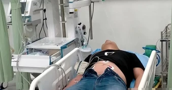 Chàng trai 24 tuổi phải rửa ruột vì sáng tỉnh dậy bỗng có 150 viên thuốc trong bụng