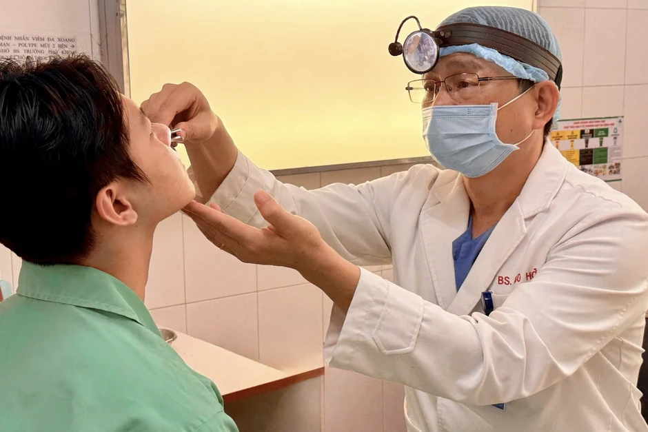 Chàng trai bỗng bị hủy xương vùng mặt, suýt mất mạng sau khi chảy mũi đục Chàng trai bỗng bị hủy xương vùng mặt, suýt mất mạng sau khi chảy mũi đục