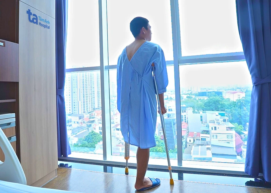 Chàng trai suy thận cấp, nhiễm khuẩn huyết sau tai nạn mất chân - Báo TinVina Chàng trai suy thận cấp, nhiễm khuẩn huyết sau tai nạn mất chân - Báo TinVina