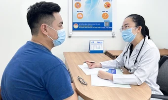 Chàng trai tăng 50 kg một năm do trầm cảm - Báo TinVina