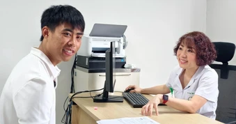 Chàng trai thoát cảnh "mắt không thể nhắm, miệng lệch khi cười" suốt 7 năm