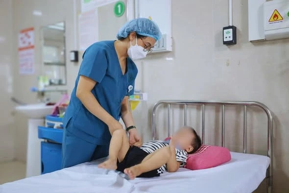 Cháu bé 2 tuổi phải cấp cứu vì ăn lá lộc mại chữa táo bón Cháu bé 2 tuổi phải cấp cứu vì ăn lá lộc mại chữa táo bón