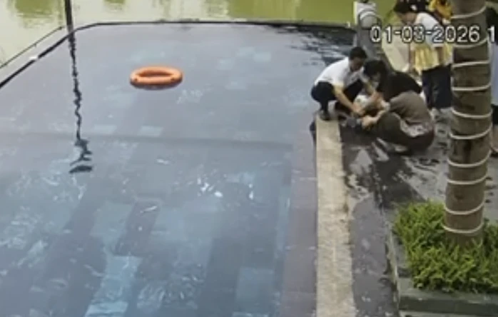 Cháu bé 3 tuổi đuối nước tại hồ bơi khu nghỉ dưỡng Cháu bé 3 tuổi đuối nước tại hồ bơi khu nghỉ dưỡng