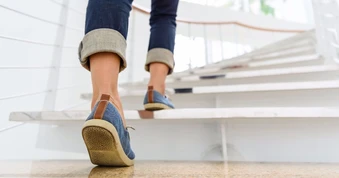 Chỉ 5 phút đi bộ mỗi giờ “giải cứu” cơ thể khỏi tác hại của ngồi lâu