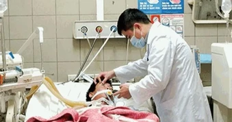 Chỉ vài ly "rượu quý" trước lúc ngủ, người đàn ông nguy kịch