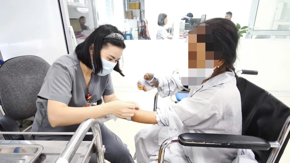 Chó nhà bất ngờ tấn công: Người gãy xương, người lóc da cẳng tay lộ gân cơ Chó nhà bất ngờ tấn công: Người gãy xương, người lóc da cẳng tay lộ gân cơ