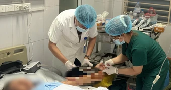 Chó nhà bất ngờ tấn công: Người gãy xương, người lóc da cẳng tay lộ gân cơ