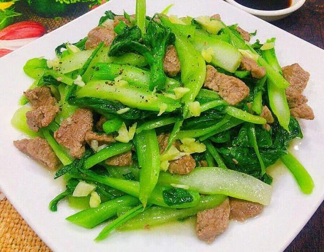 Chợ Việt có 1 loại rau đang vào mùa: Giàu kali và canxi, cực hợp ngày hanh khô Chợ Việt có 1 loại rau đang vào mùa: Giàu kali và canxi, cực hợp ngày hanh khô