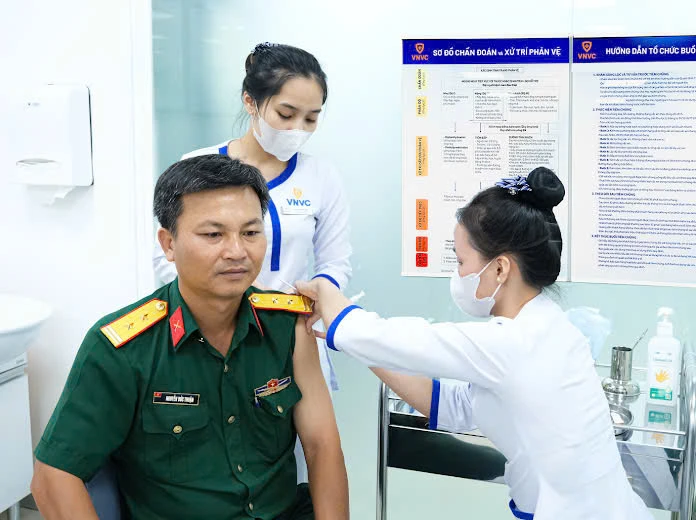 Chủ động phòng bệnh cho cán bộ, chiến sĩ tham gia tìm kiếm, quy tập hài cốt liệt sĩ Chủ động phòng bệnh cho cán bộ, chiến sĩ tham gia tìm kiếm, quy tập hài cốt liệt sĩ