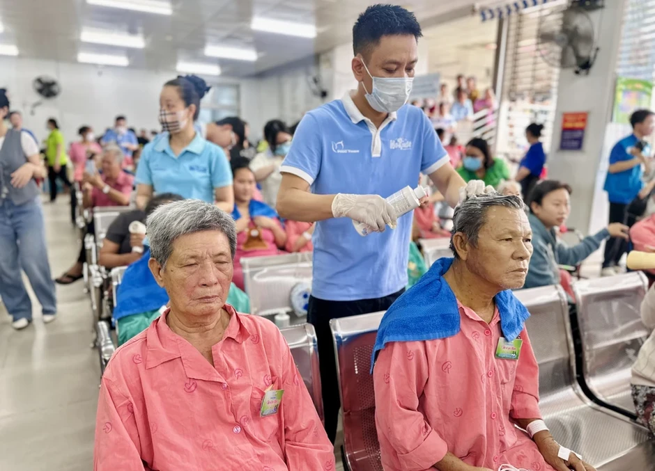 'Chủ nhật chia sẻ yêu thương': Tiếp sức người bệnh vượt khó 'Chủ nhật chia sẻ yêu thương': Tiếp sức người bệnh vượt khó