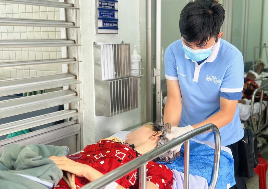 'Chủ nhật chia sẻ yêu thương': Tiếp sức người bệnh vượt khó 'Chủ nhật chia sẻ yêu thương': Tiếp sức người bệnh vượt khó
