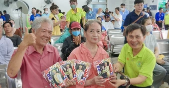 'Chủ nhật chia sẻ yêu thương': Tiếp sức người bệnh vượt khó