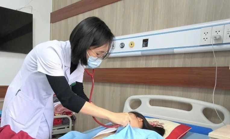 Chủ quan với viêm họng, nữ sinh nguy kịch vì siêu vi khuẩn tấn công tim và não Chủ quan với viêm họng, nữ sinh nguy kịch vì siêu vi khuẩn tấn công tim và não