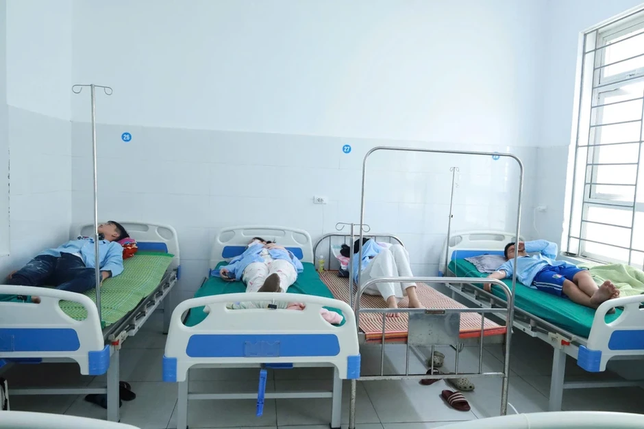 Chủ tiệm bánh mì ở Nghệ An phải trả viện phí cho 62 người bị ngộ độc Chủ tiệm bánh mì ở Nghệ An phải trả viện phí cho 62 người bị ngộ độc