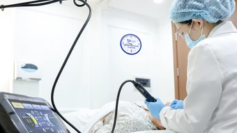 Chữa sẹo rỗ bằng khí CO₂ - Báo TinVina