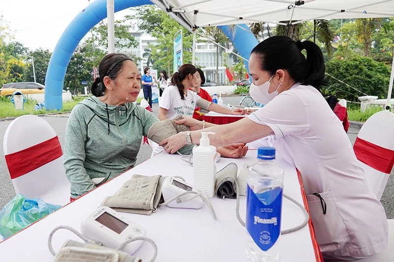 Chung tay hành động vì một cộng đồng khỏe mạnh hơn Chung tay hành động vì một cộng đồng khỏe mạnh hơn