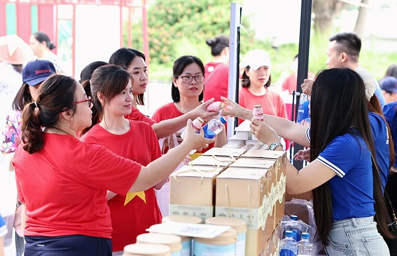 Chung tay hành động vì một cộng đồng khỏe mạnh hơn Chung tay hành động vì một cộng đồng khỏe mạnh hơn