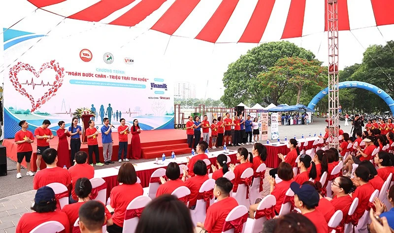 Chung tay hành động vì một cộng đồng khỏe mạnh hơn Chung tay hành động vì một cộng đồng khỏe mạnh hơn