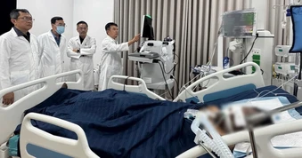 Chuyển bệnh nhân nguy kịch vụ lật ca nô ở Phú Quốc về Bệnh viện Chợ Rẫy