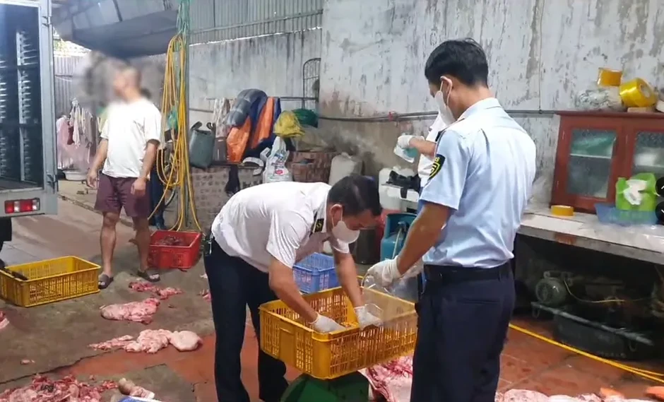 Chuyển cơ quan công an điều tra vụ gần 1 tấn thịt nghi nhiễm dịch tả heo châu Phi Chuyển cơ quan công an điều tra vụ gần 1 tấn thịt nghi nhiễm dịch tả heo châu Phi