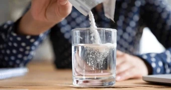 Chuyên gia cảnh báo rủi ro khi uống men tiêu hóa liên tục vì "no cỗ"
