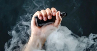 Chuyên gia nói về đề xuất cấm người sinh từ năm 2010 hút thuốc lá