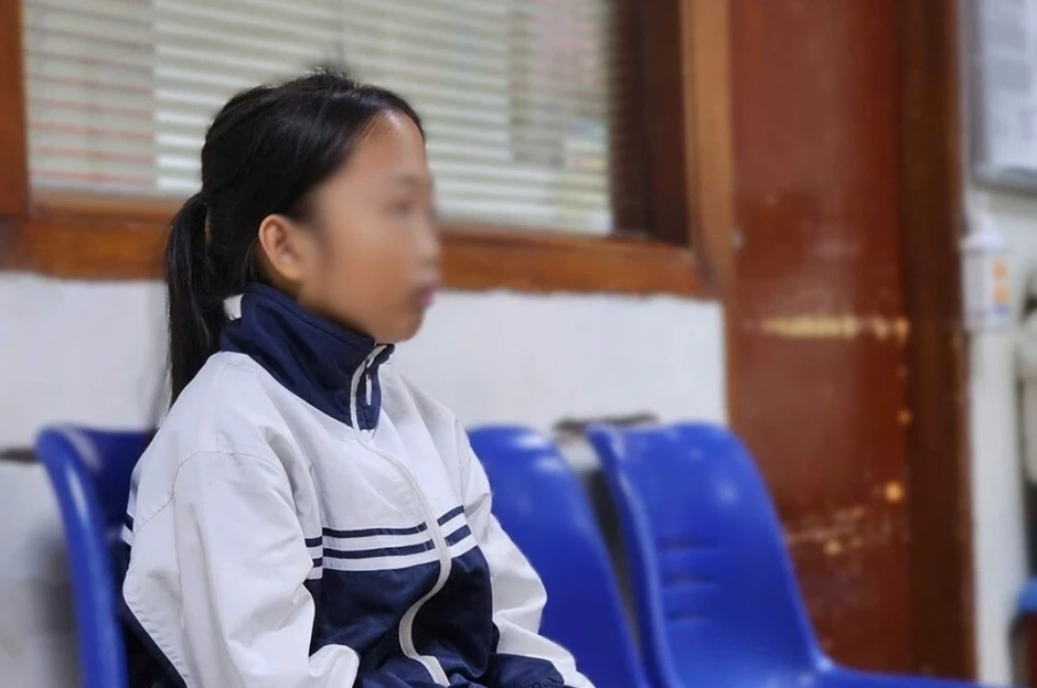 Cô bé 10 năm truyền máu và chuyến xe ngược về thành phố ngày cận Tết Cô bé 10 năm truyền máu và chuyến xe ngược về thành phố ngày cận Tết