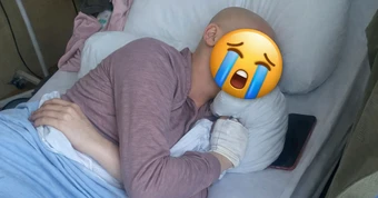 Cô gái 22 tuổi nhận "án tử" ung thư dù nhiều bác sĩ nói: "Trông cô rất khỏe mạnh, không sao đâu"