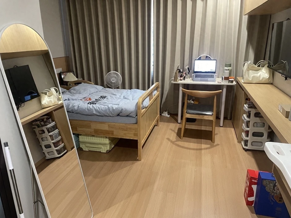 Cô gái 27 tuổi dọn vào viện dưỡng lão ở cùng bà ngoại Cô gái 27 tuổi dọn vào viện dưỡng lão ở cùng bà ngoại