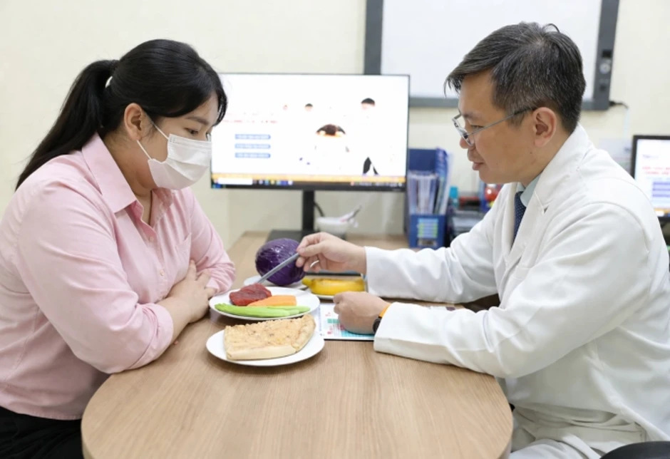 Cô gái mắc chứng cuồng ăn vô độ - Báo TinVina Cô gái mắc chứng cuồng ăn vô độ - Báo TinVina