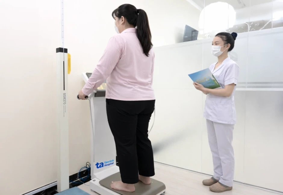 Cô gái mắc chứng cuồng ăn vô độ - Báo TinVina Cô gái mắc chứng cuồng ăn vô độ - Báo TinVina