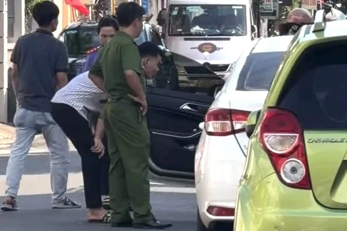 Cô gái nguy kịch sau khi bị Mercedes tông ở Vũng Tàu Cô gái nguy kịch sau khi bị Mercedes tông ở Vũng Tàu