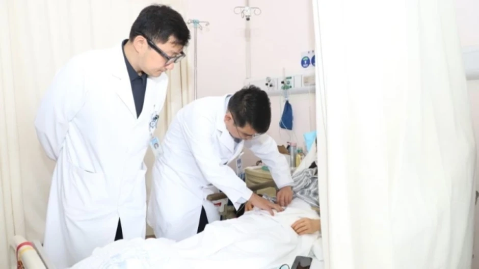 Cô gái phải cắt bỏ ruột vì uống hàng trăm viên thuốc nhuận tràng mỗi ngày Cô gái phải cắt bỏ ruột vì uống hàng trăm viên thuốc nhuận tràng mỗi ngày