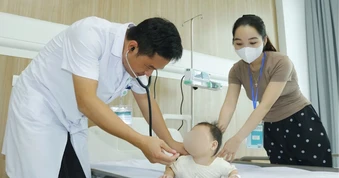 Co giật kéo dài khi sốt, bé gái 7 tháng tuổi được phát hiện mắc viêm não Nhật Bản
