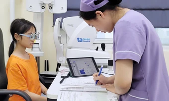 Có nên cho trẻ cận thị đeo kính áp tròng? - Báo TinVina