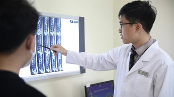 Có nên đeo đai cột sống thường xuyên? - Báo TinVina