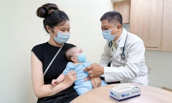 Có nên thoa rượu khi trẻ nổi mề đay không? - Báo TinVina