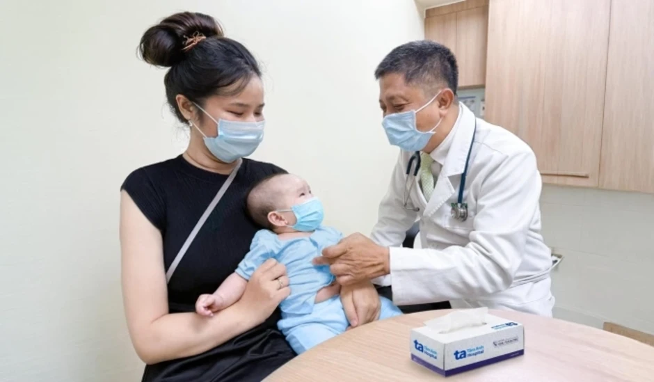 Có nên thoa rượu khi trẻ nổi mề đay không? - Báo TinVina Có nên thoa rượu khi trẻ nổi mề đay không? - Báo TinVina