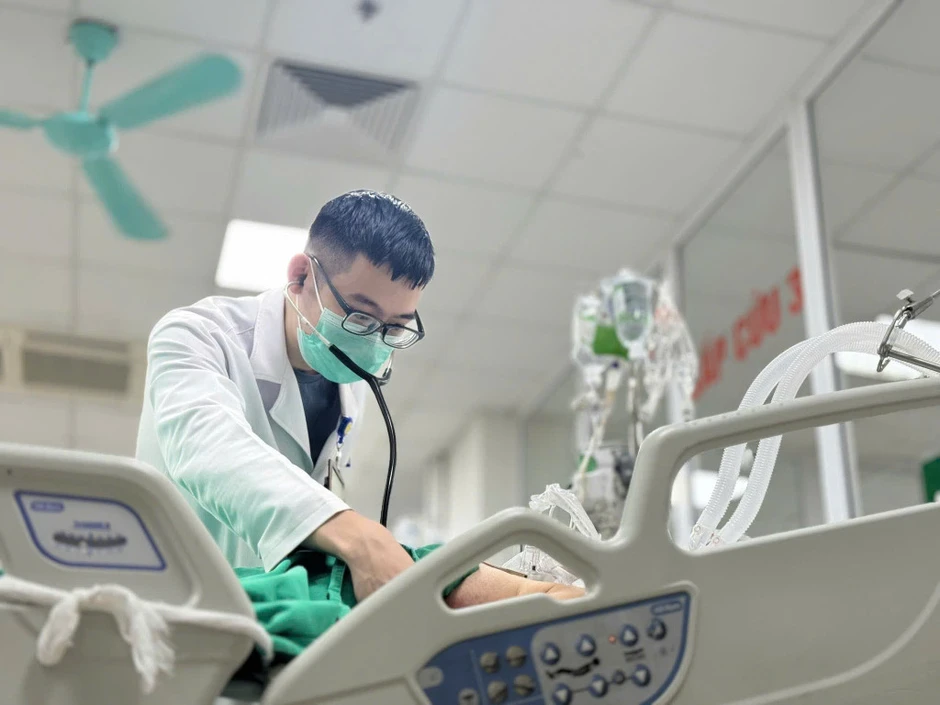 Có người nguy kịch, phải thở máy sau vài ngày mắc cúm A: Cảnh báo những dấu hiệu bệnh cần đi khám ngay