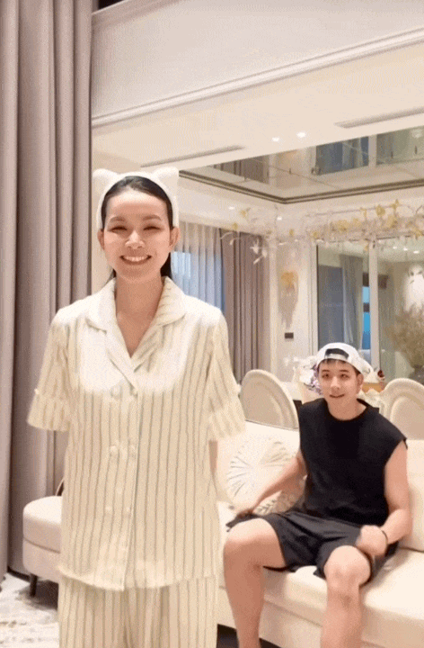 Con trai của HH Thùy Lâm 16 tuổi đã cao gần 1m9, visual chuẩn nam thần: Mẹ lo dinh dưỡng, bố khuyến khích tập luyện từ nhỏ Con trai của HH Thùy Lâm 16 tuổi đã cao gần 1m9, visual chuẩn nam thần: Mẹ lo dinh dưỡng, bố khuyến khích tập luyện từ nhỏ
