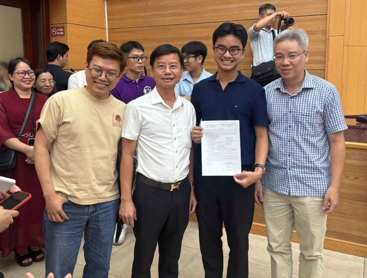 Con trai Phó Giám đốc A9 Bạch Mai chọn Hồi sức cấp cứu, nối nghiệp cha Con trai Phó Giám đốc A9 Bạch Mai chọn Hồi sức cấp cứu, nối nghiệp cha
