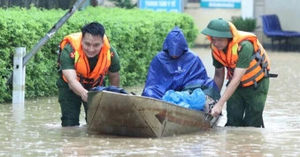 Công an lập tổ công tác hỗ trợ bệnh nhân tại cơ sở y tế bị ngập nặng