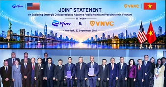 Công ty Vắc xin VNVC và Tập đoàn Pfizer trao văn kiện hợp tác tăng cường năng lực y tế Việt Nam tại Hoa Kỳ