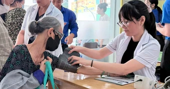 Cử ngay 81 bác sĩ ở TPHCM đến trạm y tế, quyết tâm hình thành 2 lớp hỗ trợ