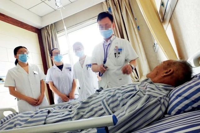 Cụ ông suy thận cấp chỉ vì 1 nguyên nhân được bác sĩ cảnh báo đặc biệt: Mùa hè rất dễ gặp! Cụ ông suy thận cấp chỉ vì 1 nguyên nhân được bác sĩ cảnh báo đặc biệt: Mùa hè rất dễ gặp!